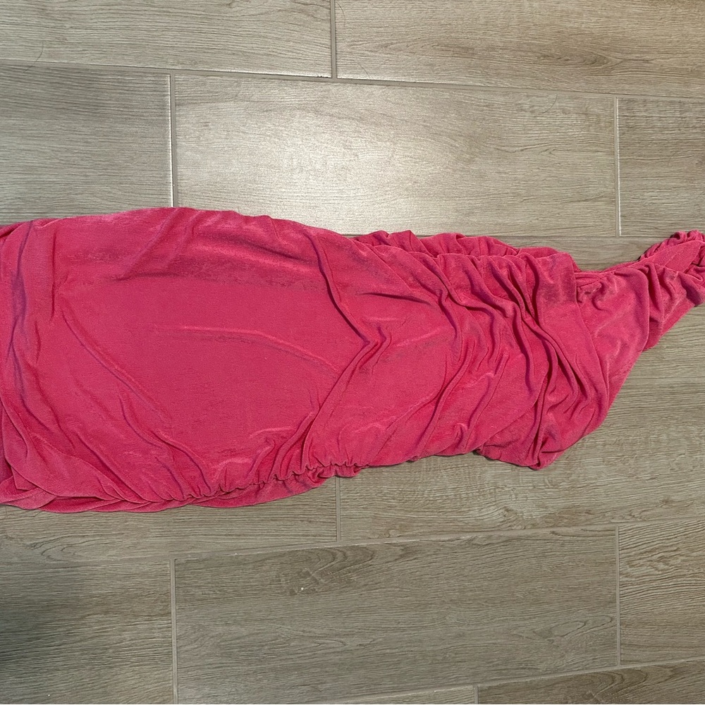 Elegant Pink One-Shoulder Dress - Picture 3 of 4